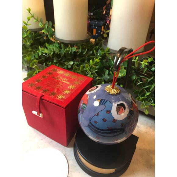 “Li Bien” One of a kind Christmas ornament. Eskimos skating hand-painted signed. - Picture 2 of 10